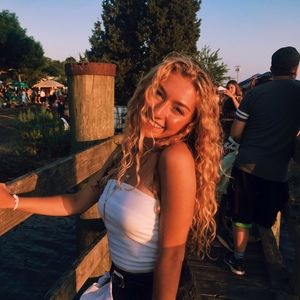 Meet your Posher, Mia